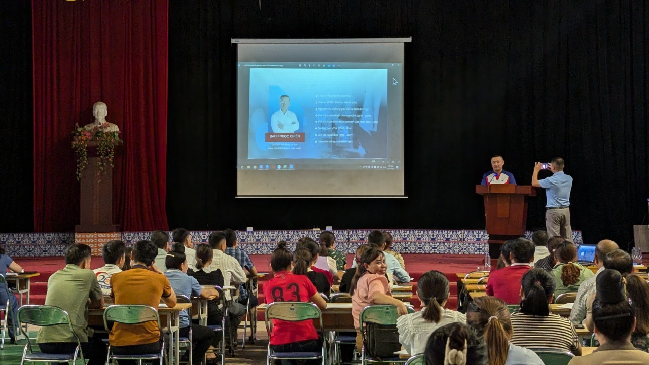 GO GLOBAL ĐỒNG HÀNH CÙNG PHÒNG GD&ĐT HUYỆN ĐIỆN BIÊN ĐÔNG TỔ CHỨC TẬP HUẤN DẠY TIẾNG ANH CẤP TIỂU HỌC